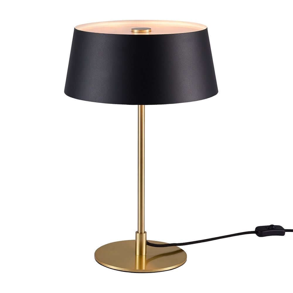 Tischlampe Clasi mit schwarzem Metallschirm und goldenem Fuß für blendfreies Licht
