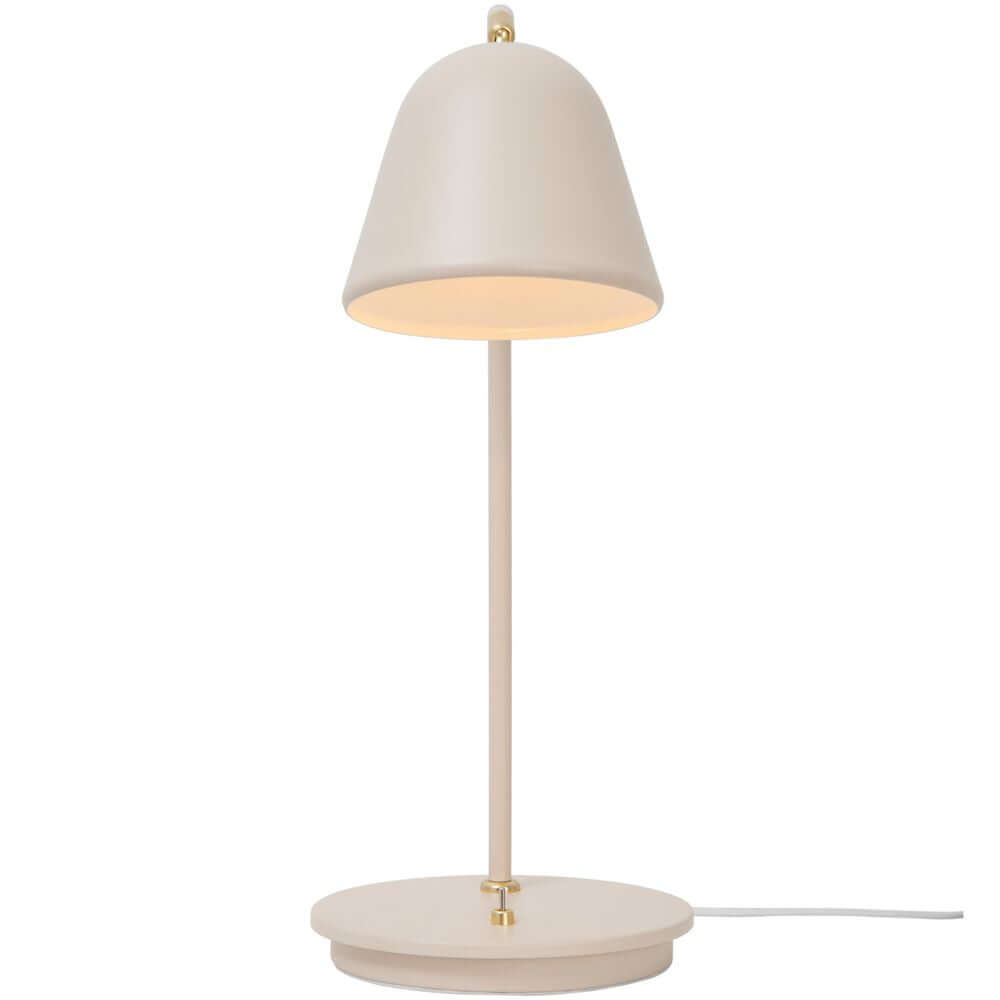 Tischlampe Fleur 15 in puderfarbenem Beige mit Messingdetails und verstellbarem Lampenkopf.