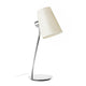 Tischlampe LUPE Chrom, Beige auf einem modernen Tisch mit Metallfuß und beigem Schirm.
