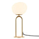 Tischlampe Shapes mit opalglasigem Schirm und glänzendem Messingfuß für elegantes Design.
