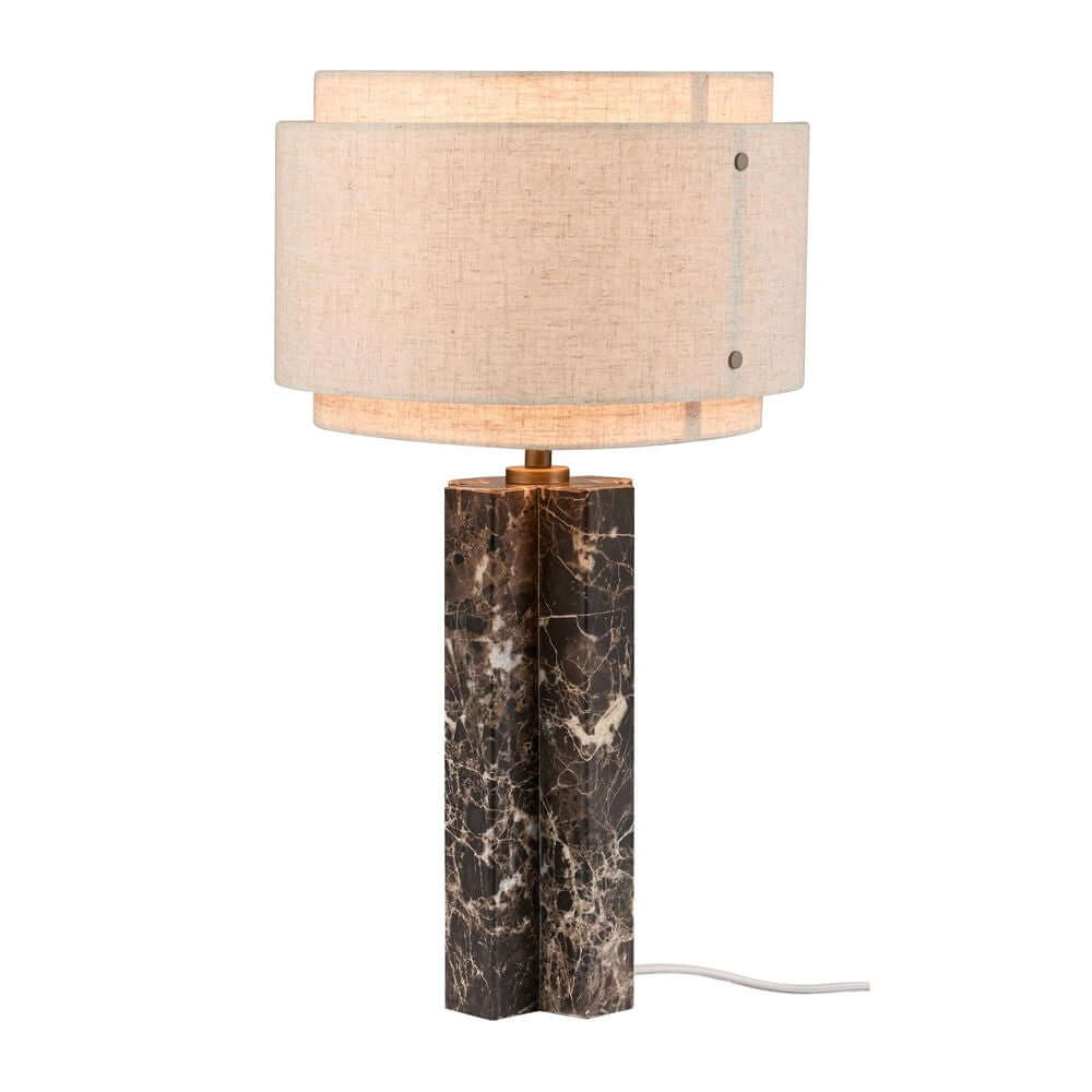 Tischlampe Takai mit Lampenschirm aus Stoff und massivem braunem Marmorsockel, inspiriert vom Brutalismus.