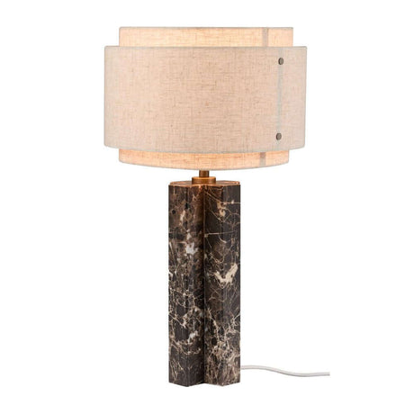 Lampe de table Takai avec abat-jour en tissu et base massive en marbre brun, inspirée du brutalisme.