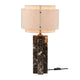 Tischlampe Takai mit braunem Marmorsockel und hellem Stoff-Lampenschirm, inspiriert von Brutalismus.