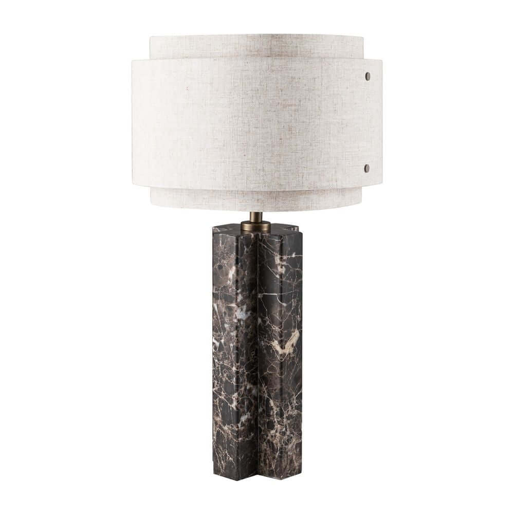 Tischlampe Takai mit strukturiertem Lampenschirm über einem Sockel aus braunem Marmor.