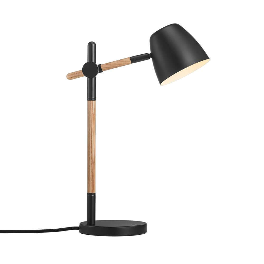 Tischlampe Theo mit Holz- und Metallkombination für modernes Design und angenehmes Licht.
