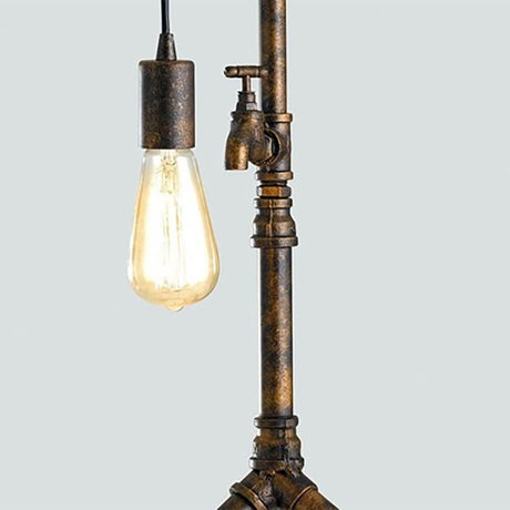 Tischleuchte Amarcord Rostfarben mit einzigartigem Design aus angerosteten Rohren und E27-Fassung.