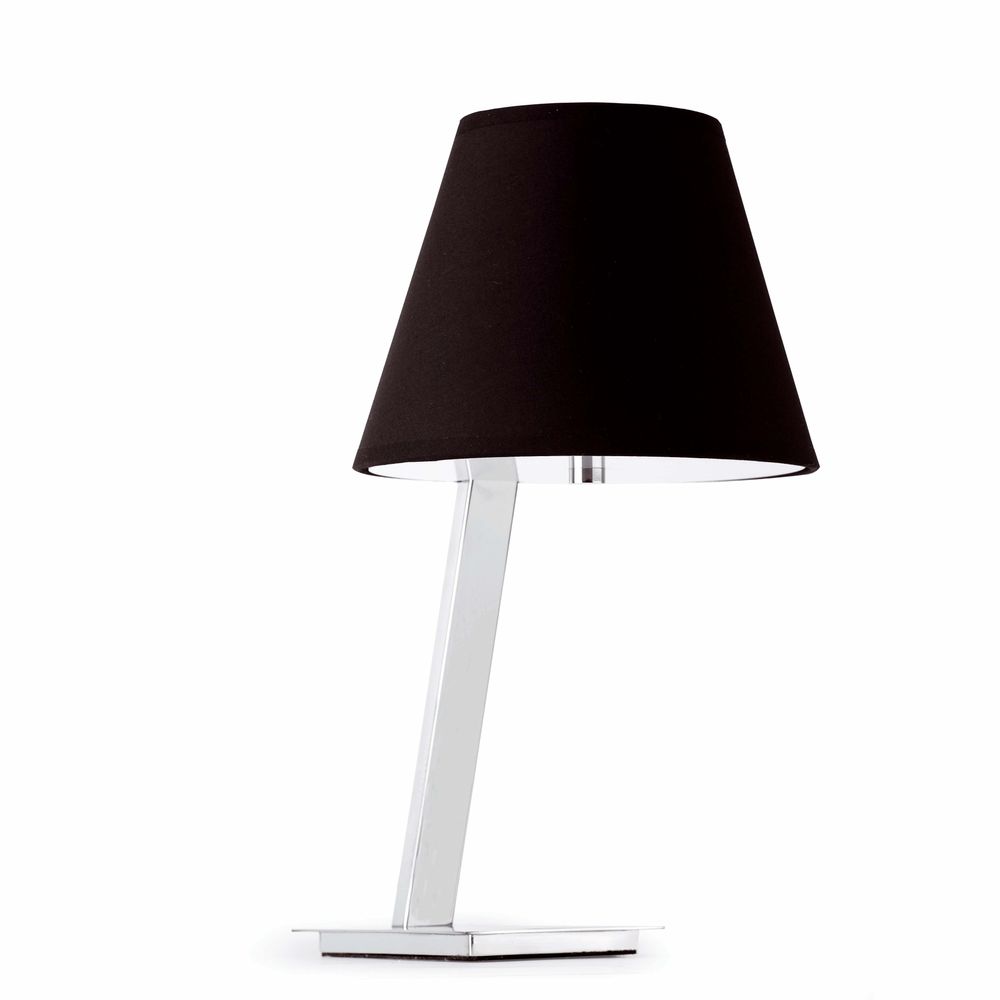 Tischleuchte MOMA in Chrom und Schwarz mit modernem Design und schwarzem Lampenschirm.