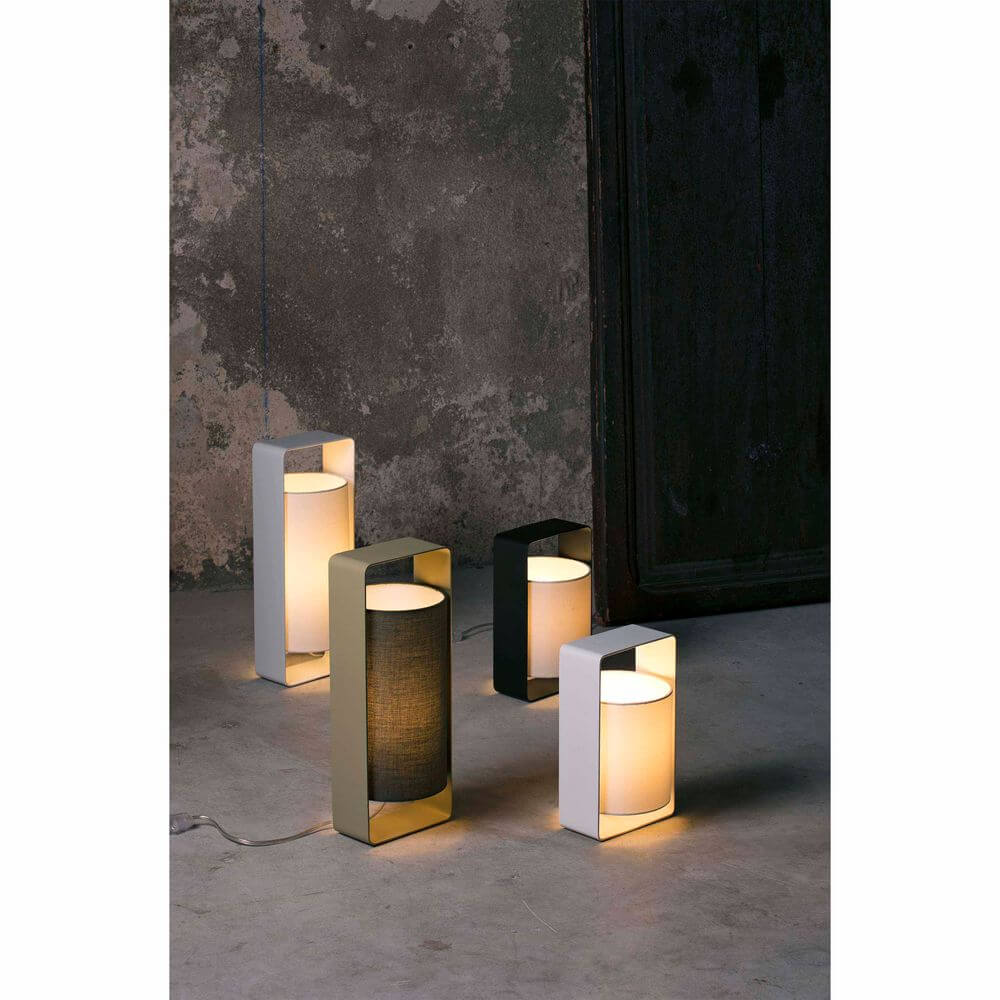 Tischleuchte mit Schirm LULA Weiß in stylischem Design, ideal für moderne Innenräume.