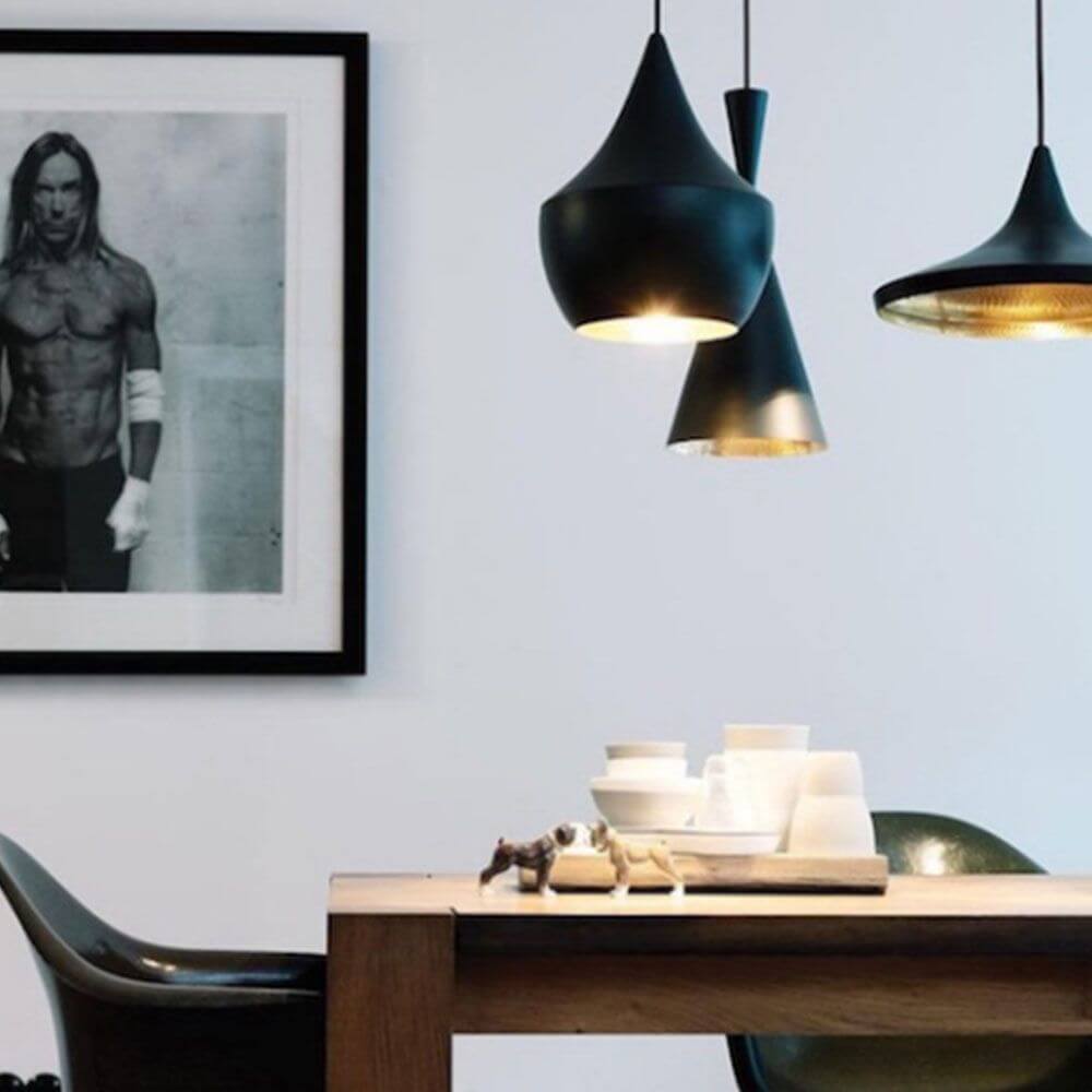 Tom Dixon Beat Trio LED Pendelleuchte 3er Ø 68cm in stilvollem Ambiente mit moderner Einrichtung.