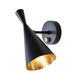 Tom Dixon Beat Wandleuchte verstellbar mit Dimmer in modernem Design und handgeschlagenem Schirm.