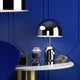 Tom Dixon Bell Tischleuchte mit polierter Oberfläche und integriertem Dimmer auf modernem Tisch.