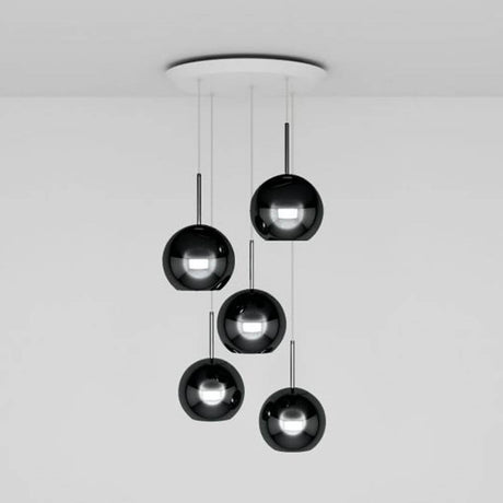 Tom Dixon Copper 5er Pendelleuchte Ø 25cm mit hochreflektierenden, metallischen Schirmen in modernem Design.