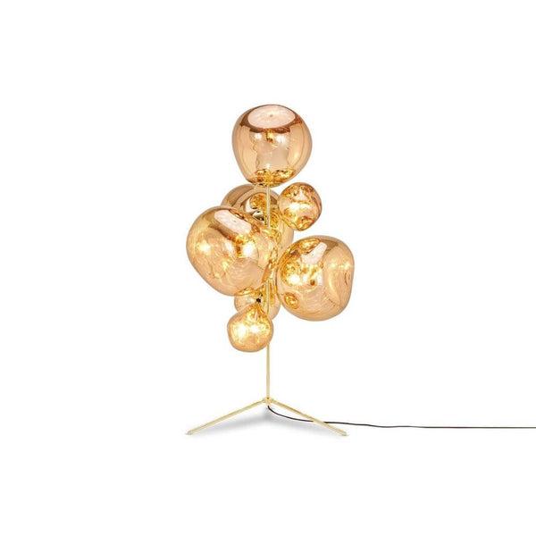 Tom Dixon Melt Stand Chandelier Stehleuchte in goldenem Design mit lichtreflektierenden globularen Formen.
