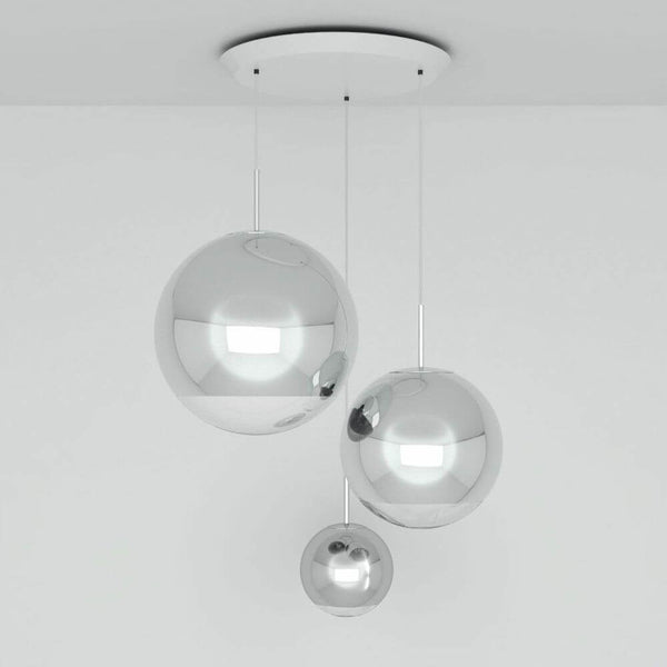 Tom Dixon Mirror Ball 3er Mobile Galerieleuchte in Chrom-Optik mit drei schwebenden runden Spiegelkugeln.