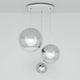 Tom Dixon Mirror Ball 3er Mobile Galerieleuchte in Chrom-Optik mit drei schwebenden runden Spiegelkugeln.