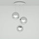 Tom Dixon Mirror Ball 40cm 3er Pendellampe in Chrom-Optik mit drei reflektierenden Kugeln an der Decke.