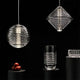 Tom Dixon Press Sphere Glas-Pendelleuchte und Glasobjekte, modernes Design in klarem, geripptem Glas, stilvolle Beleuchtung.