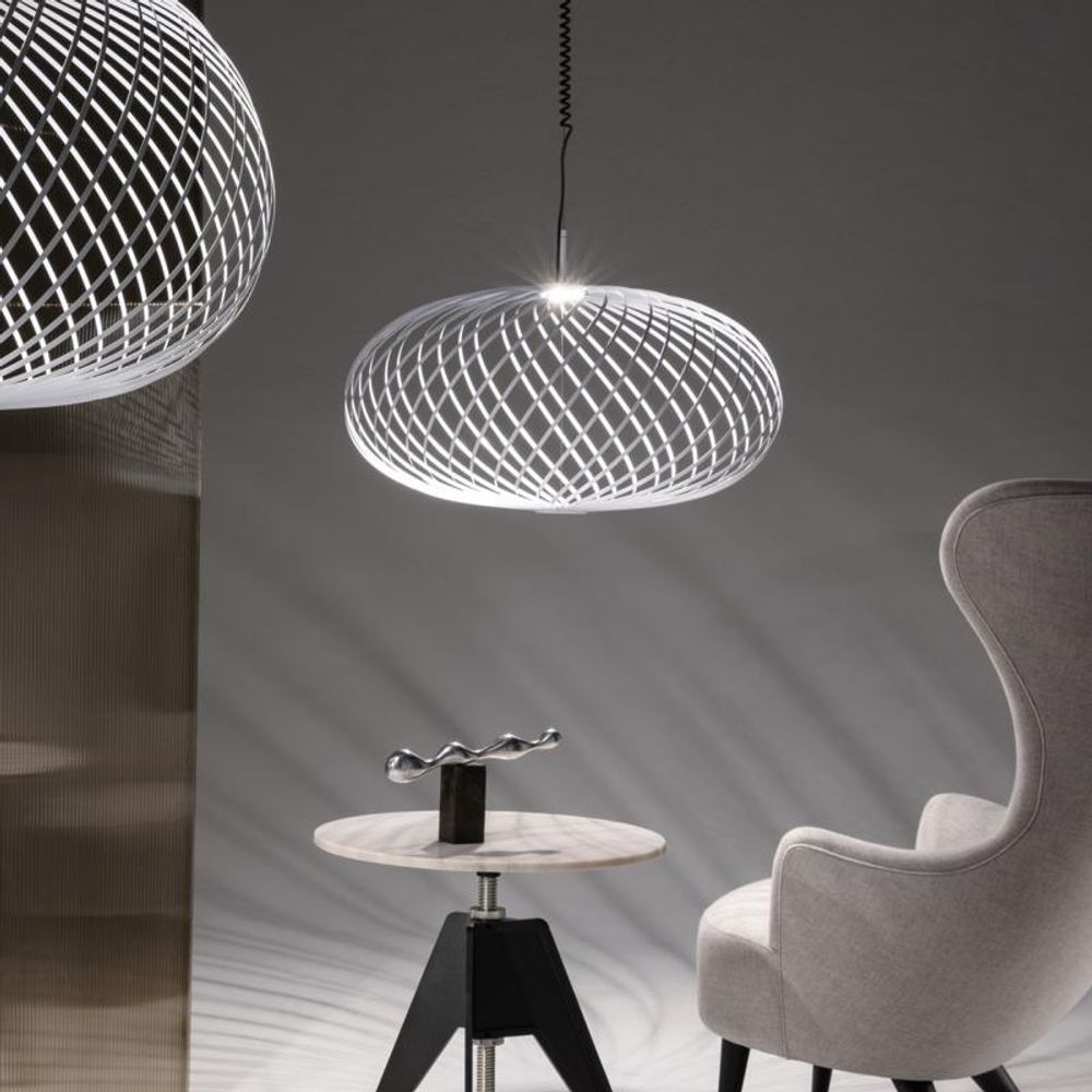 Tom Dixon Spring LED Hängelampe aus Edelstahl mit flexibler Form, dimmbar für modernes Interior.