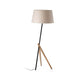Treewood Stehlampe Esche mit Holz- und Metallstruktur, skandinavisches Design, ideal für große Räume.