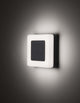 Tune LED Außenwandleuchte Quadratisch 3000K IP65 an einer Wand montiert, modernes Design in Schwarz und Weiß.