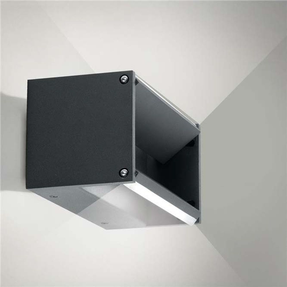 Twin LED Außen-Wandleuchte IP54 in Schwarz, drehbare Lichtflügel für individuelles Lichtdesign.