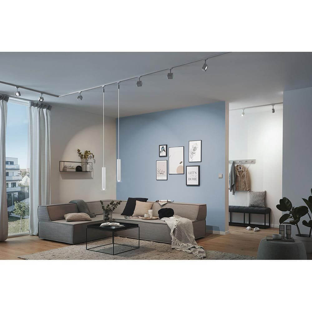 Wohnzimmer mit U-Rail Verbinder Gelenk Chrom-Matt, modernem Design und edler Beleuchtung.