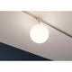 URail Spot Ceiling Globe Small E14 über einer modernen Decke in einem stilvollen Raum.