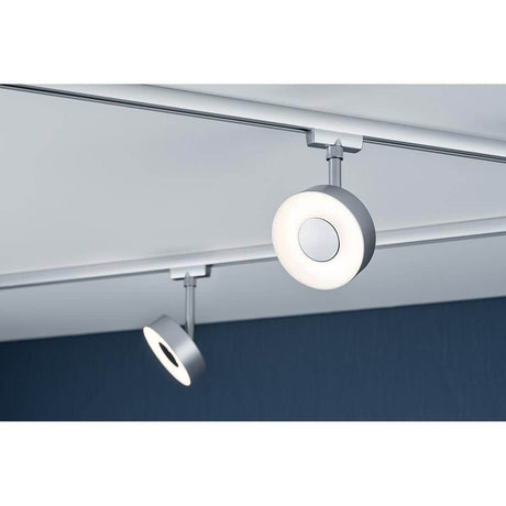 URail System LED Spot Circle 1x5W an einer URail Schiene montiert, modernes Design mit kreisförmigem LED-Licht.