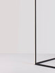 V-Line LED Stehlampe H 140,5cm 13000K – schlankes schwarzes Aluminiumgestell, minimalistisches Design für Wohn- und Arbeitsbereich