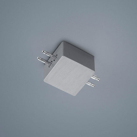Connecteur linéaire du système VIGO en aluminium mat dans un design minimaliste sur fond gris.