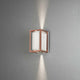 Vale LED Außen Wandleuchte Up & Downlight an einer Wand montiert mit Lichtaustritt nach oben und unten.