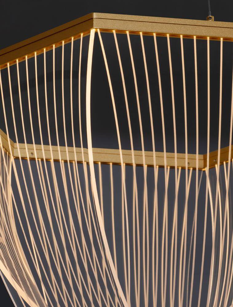 Detailansicht der Valentin LED Pendelleuchte 3000K Gold mit elegantem, goldenem Design.