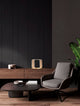 Valentin LED Tischleuchte Quadratisch 3000K Gold auf Sideboard in modernem Wohnzimmer, dimmbare LED, minimalistisches Design