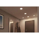 Modernes Flurinterieur mit VariFit LED Einbaupanelen Areo und angeschlossenem Garderobenständer.
