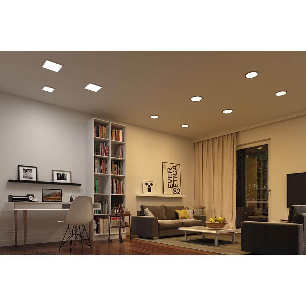Modernes Wohnzimmer mit VariFit LED Einbaupaneelen, blendfreies Licht und stilvolles Interieur.