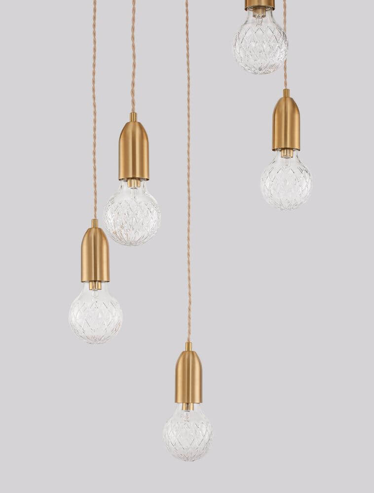 Veda Pendelleuchte G9 5-flammig mit eleganten Kristalllampen in Messingoptik.