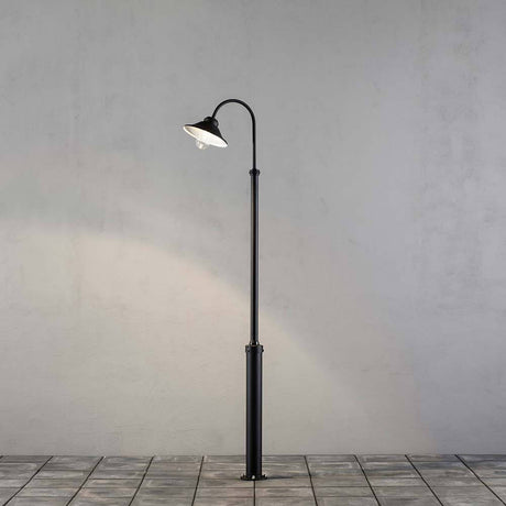 Vega LED floor lamp 700lm, 3000K black, clear glass on a light floor.