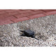 Verbindungsbox für Erdkabel 3-fach schwarz IP68 tauchwassergeschützt in Garteninstallation auf Kiesuntergrund.