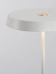Vetro LED Stehlampe H 136cm Ø 40cm 3000K mit hochwertigem Design und mattem weißen Finish.