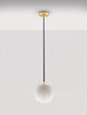 VITA Pendelleuchte in Gold und Weiß, ovaler Glasdiffusor, modern und elegant, perfektes Licht für stilvolles Interieur.