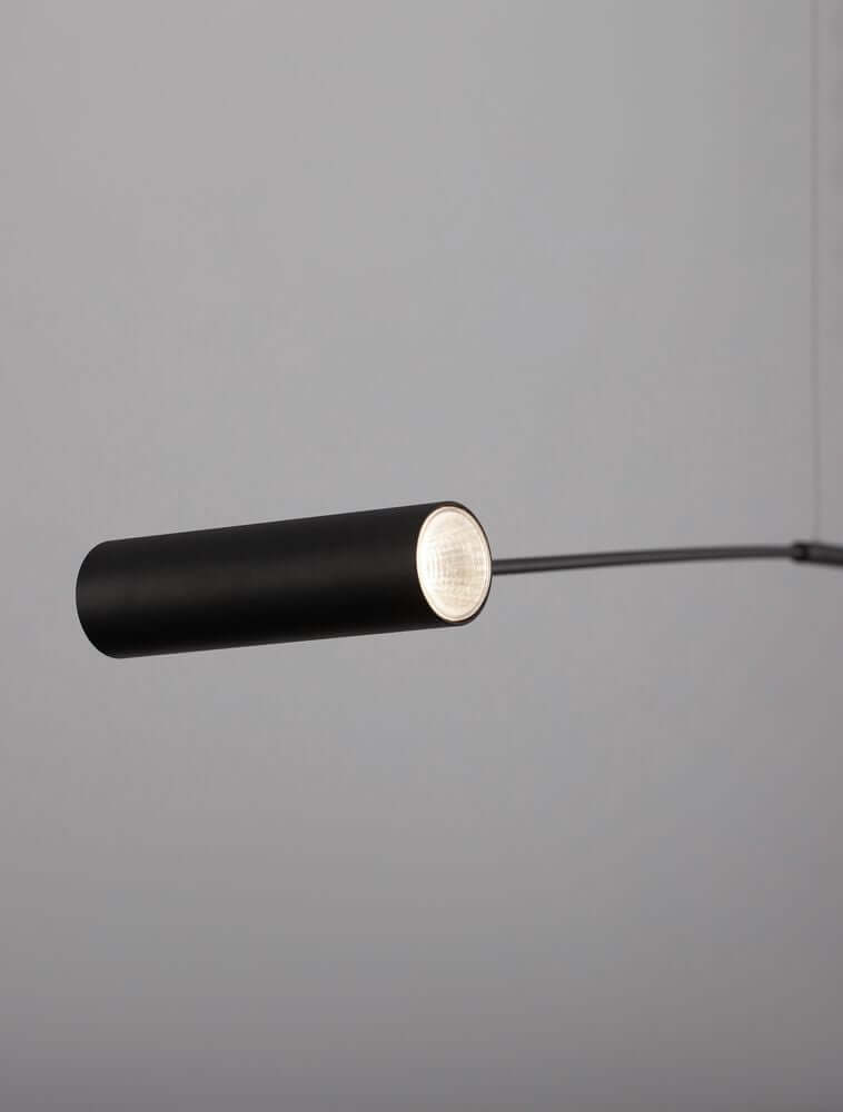 Voice LED Stehlampe 3000K Schwarz, moderne Stehlampe mit eleganten Design in Schwarz.