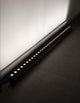 Wall Washer LED Außenwandstrahler 100cm 3000K Winkel Drehbar Nickel IP67 an einer Wand installiert.