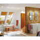 Elegantes modernes Badezimmer mit Wandleuchte Lenia IP44 max. 2x40W E14 Chrom Opak Glas, Waschbecken und Badewanne.