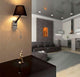 Wandlampe MOMA-2 mit LED-Lesearm Chrom, Schwarz in modernem Wohnraum mit ansprechendem Design.