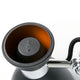 Detailansicht der Wandlampe RETRO Schwarz mit orangefarbenem Innenleben und elegantem Design.