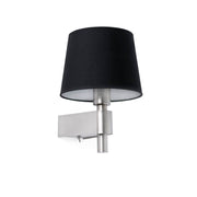 Wandlampe ROOM Nickel, Schwarz mit schwarzem Lampenschirm und modernem Design.