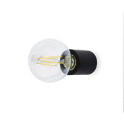 Applique murale TEN noire avec une ampoule élégante, idéale pour l’aménagement d’espaces modernes.