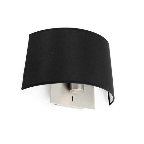 Wandlampe VOLTA Nickel, Schwarz mit schwarzem Lampenschirm und nickel-finished Wandhalterung.