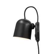 Wandleuchte Angle von Maria Berntsen, modernes Design mit magnetisch befestigtem Lampenschirm in Schwarz.