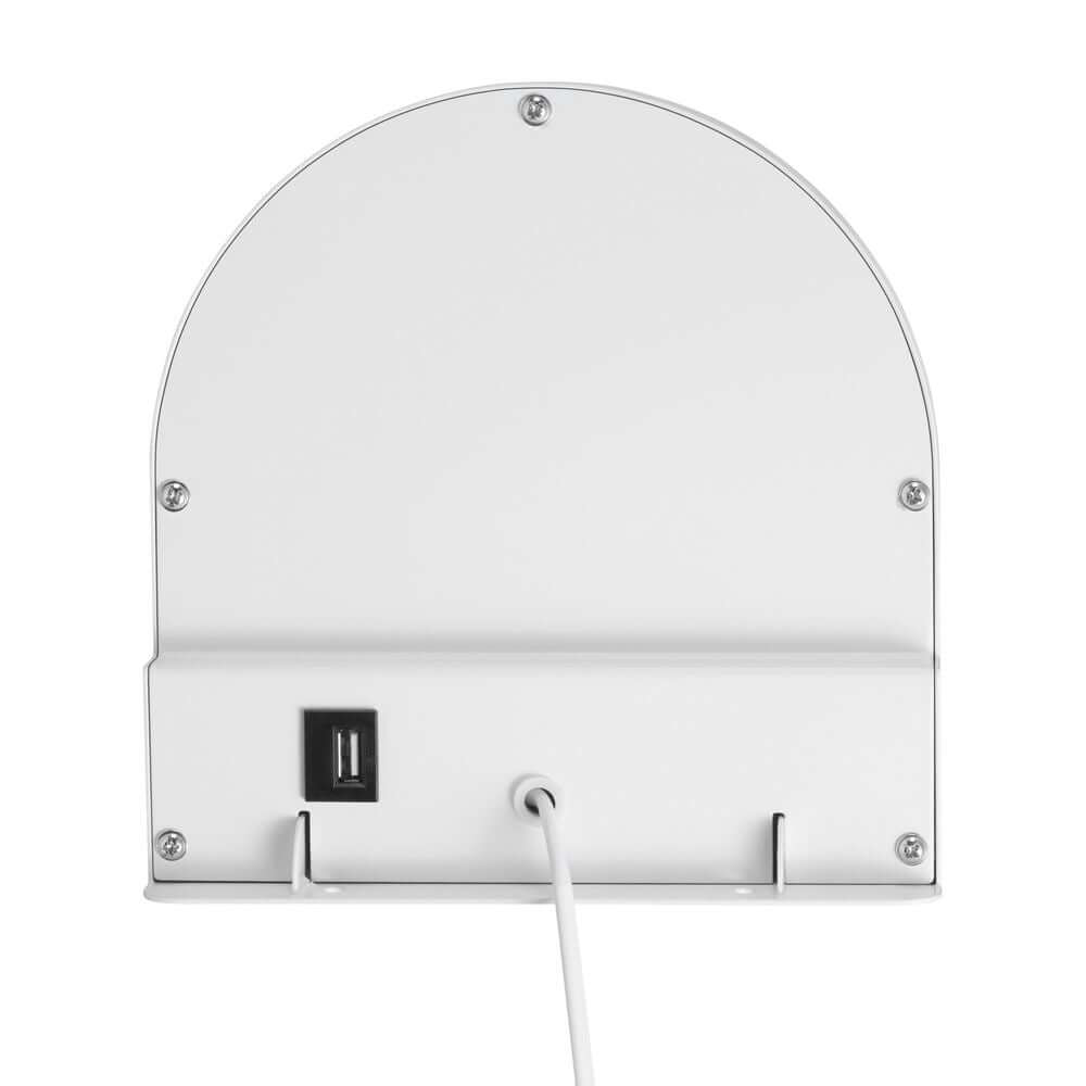 Rückansicht der Wandleuchte Cody mit USB-Anschluss zum Laden von Geräten und minimalistischer Designoptik.
